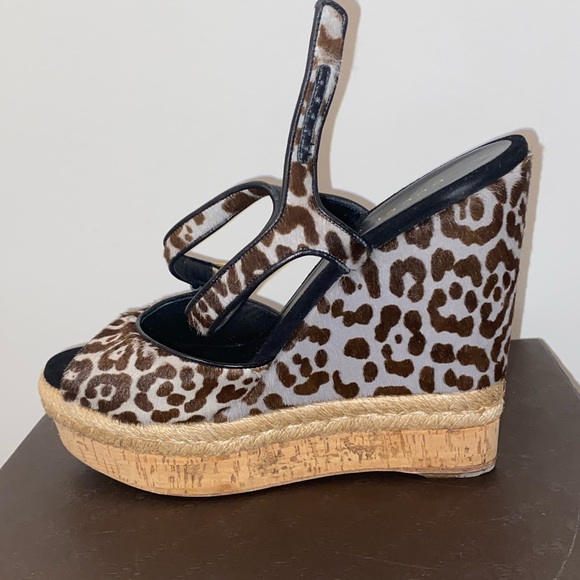 Authentic Gucci wedges Box and duster included. No visible signs of damage. - Picture 2 of 9